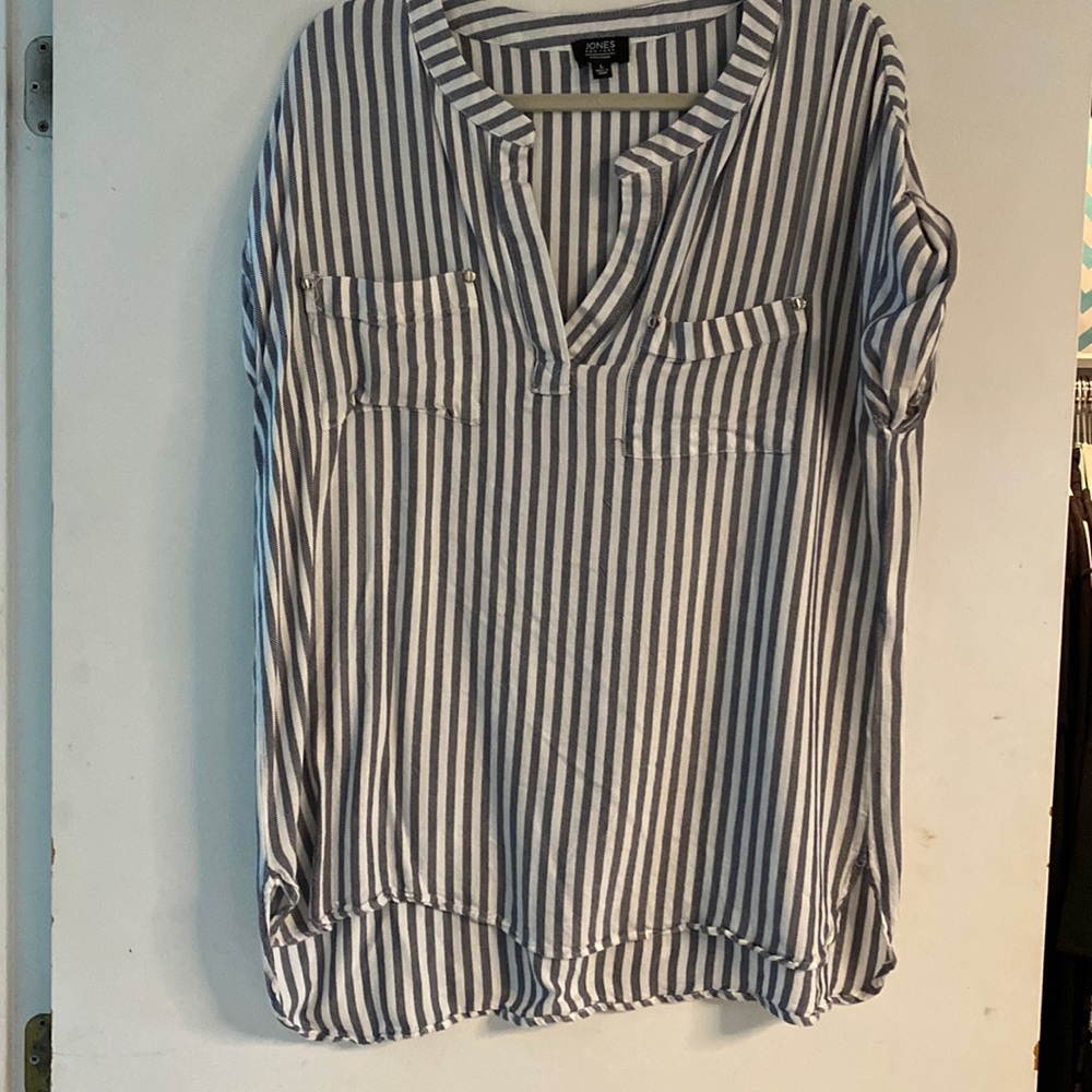 Short sleeve stripped cuffed sleeve shirt